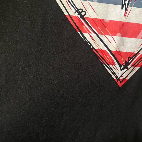 SHEIN Gray Muscle Tee with Heart Design - Picture 4 of 5